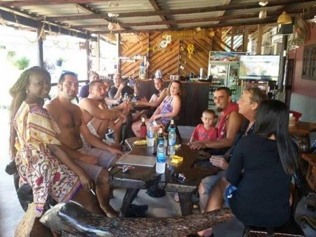 Sangjun Guesthouse Trat Eksteriør bilde